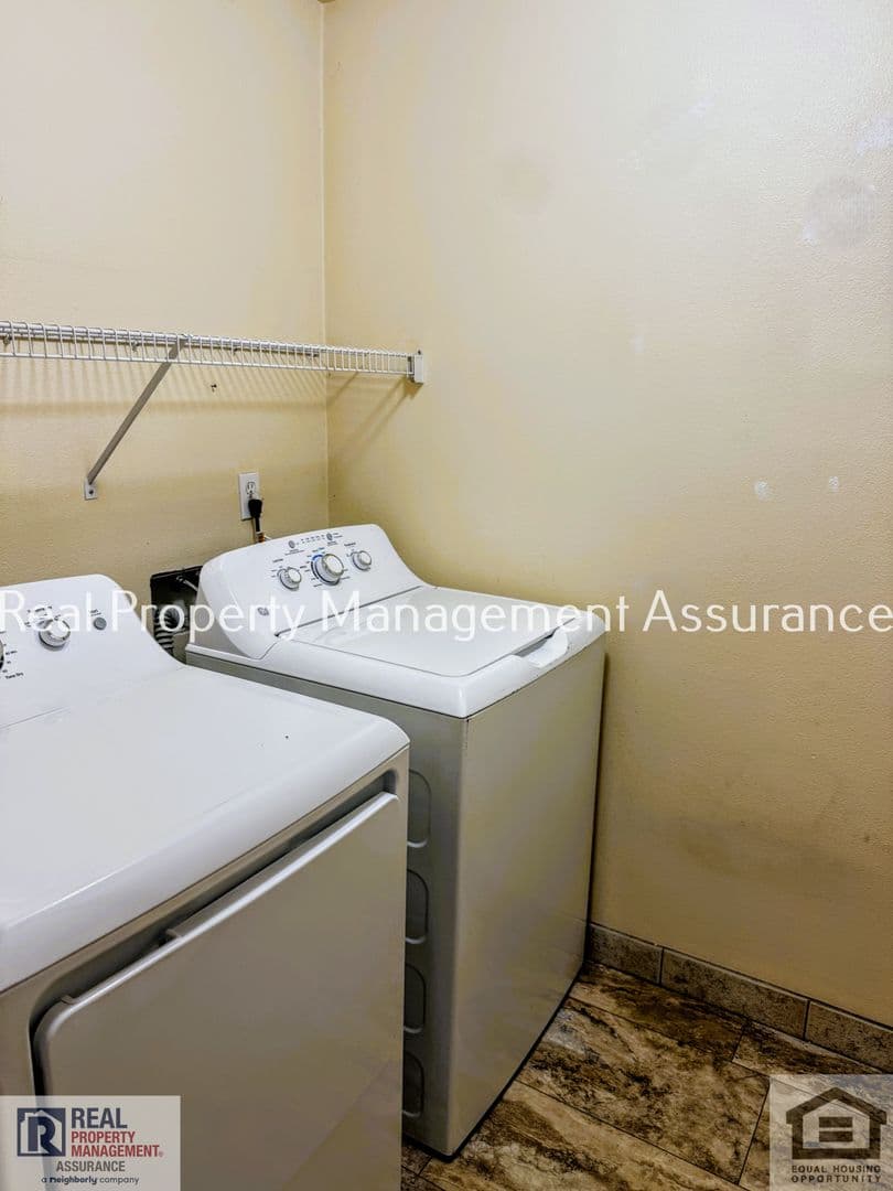 Hillsboro House: 2383 SE 61st Ln