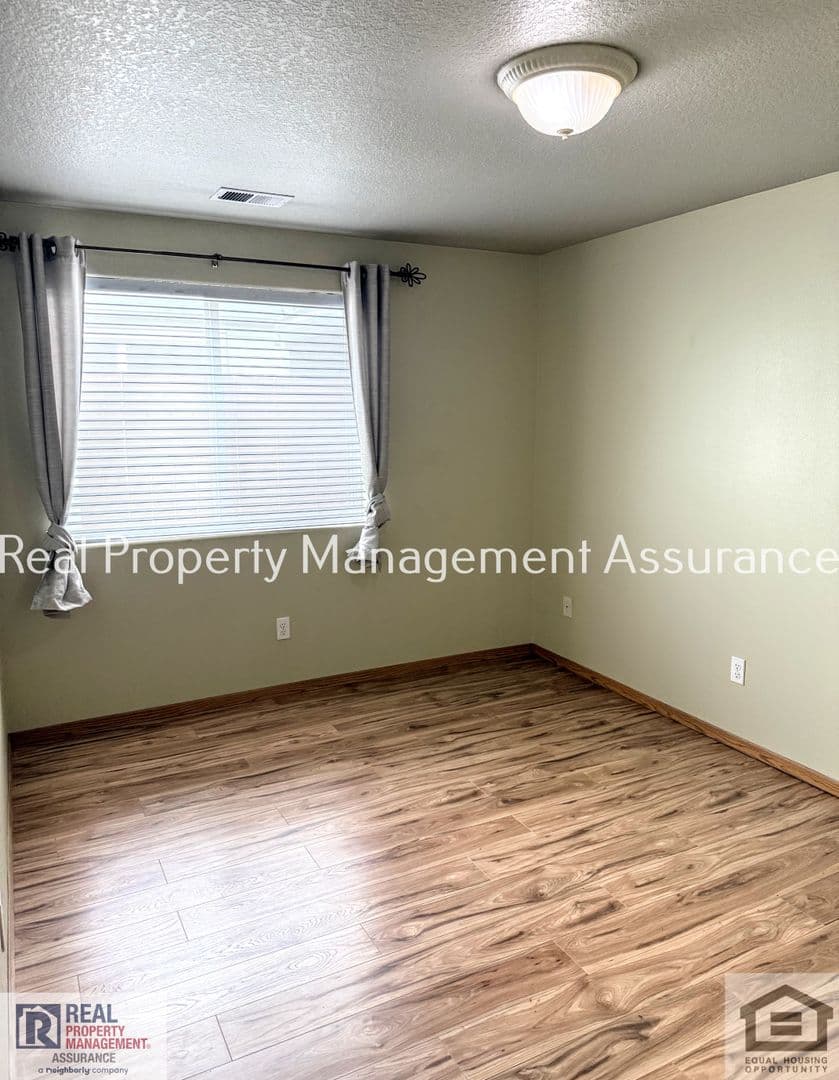 Hillsboro House: 2383 SE 61st Ln