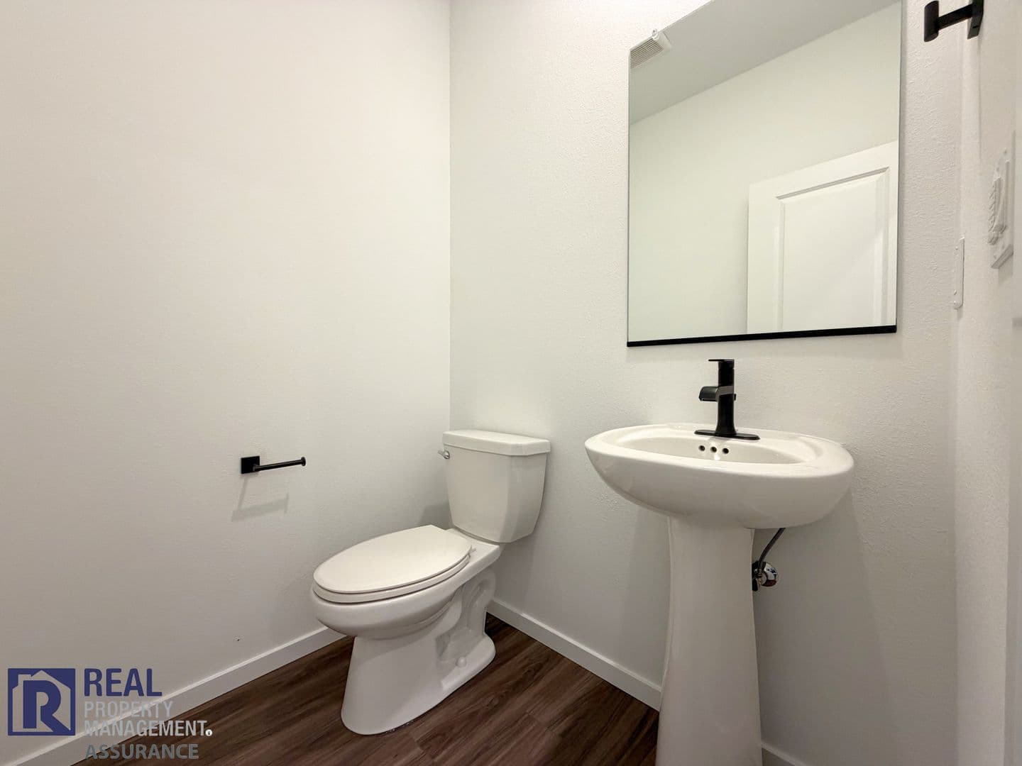 Woodburn Townhome: 521 Upland Ave