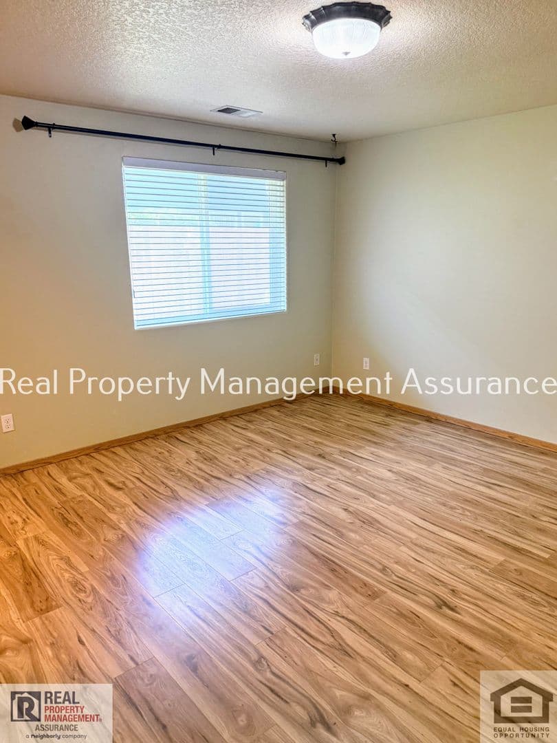 Hillsboro House: 2383 SE 61st Ln
