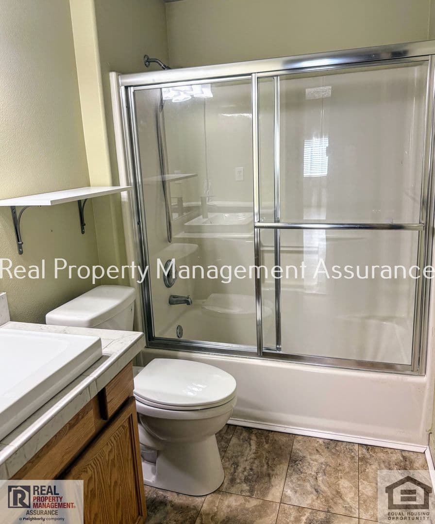 Hillsboro House: 2383 SE 61st Ln