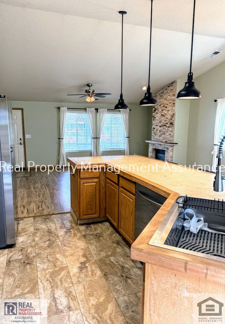 Hillsboro House: 2383 SE 61st Ln