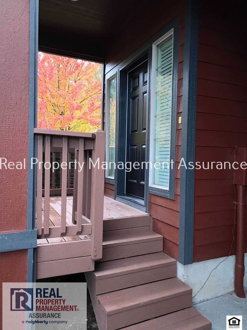 Beaverton Townhome: 17555 SW Rose Petal Lane