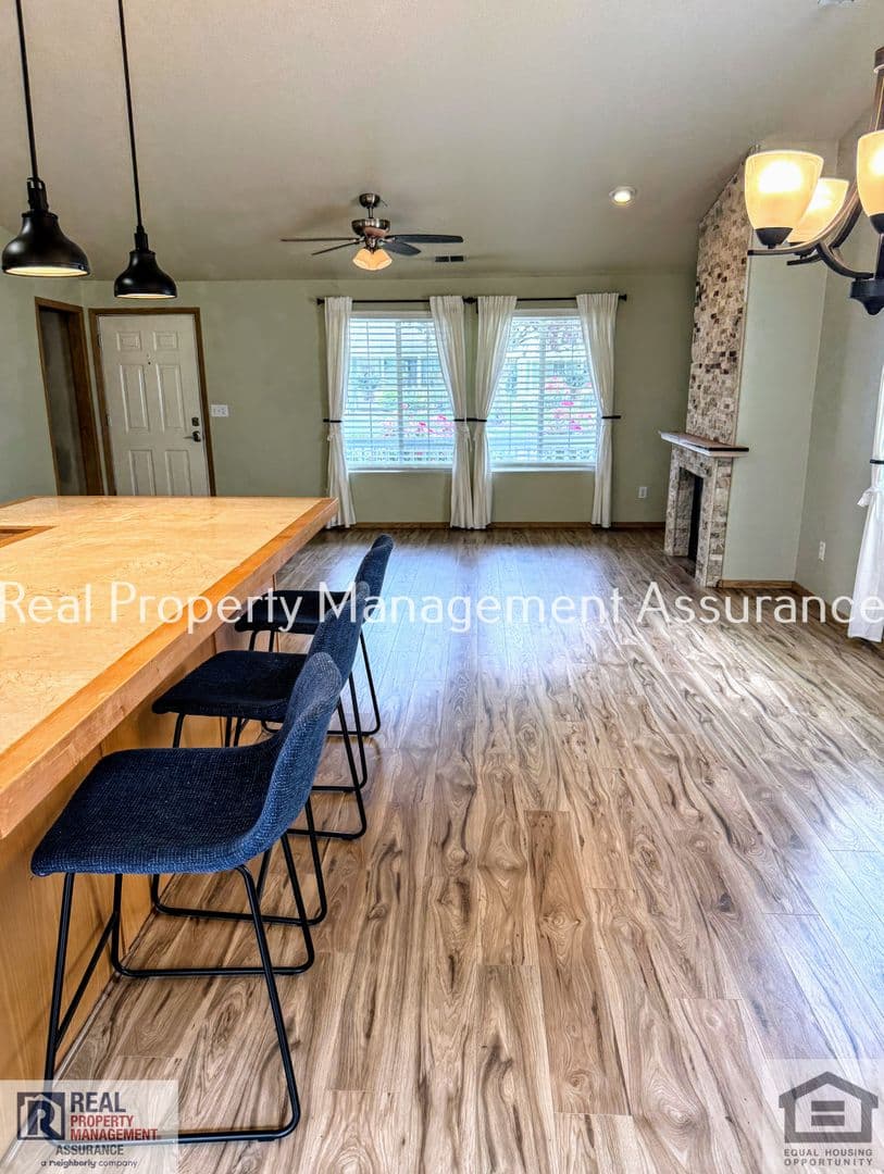 Hillsboro House: 2383 SE 61st Ln
