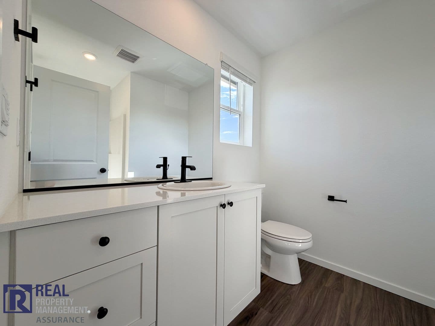 Woodburn Townhome: 521 Upland Ave