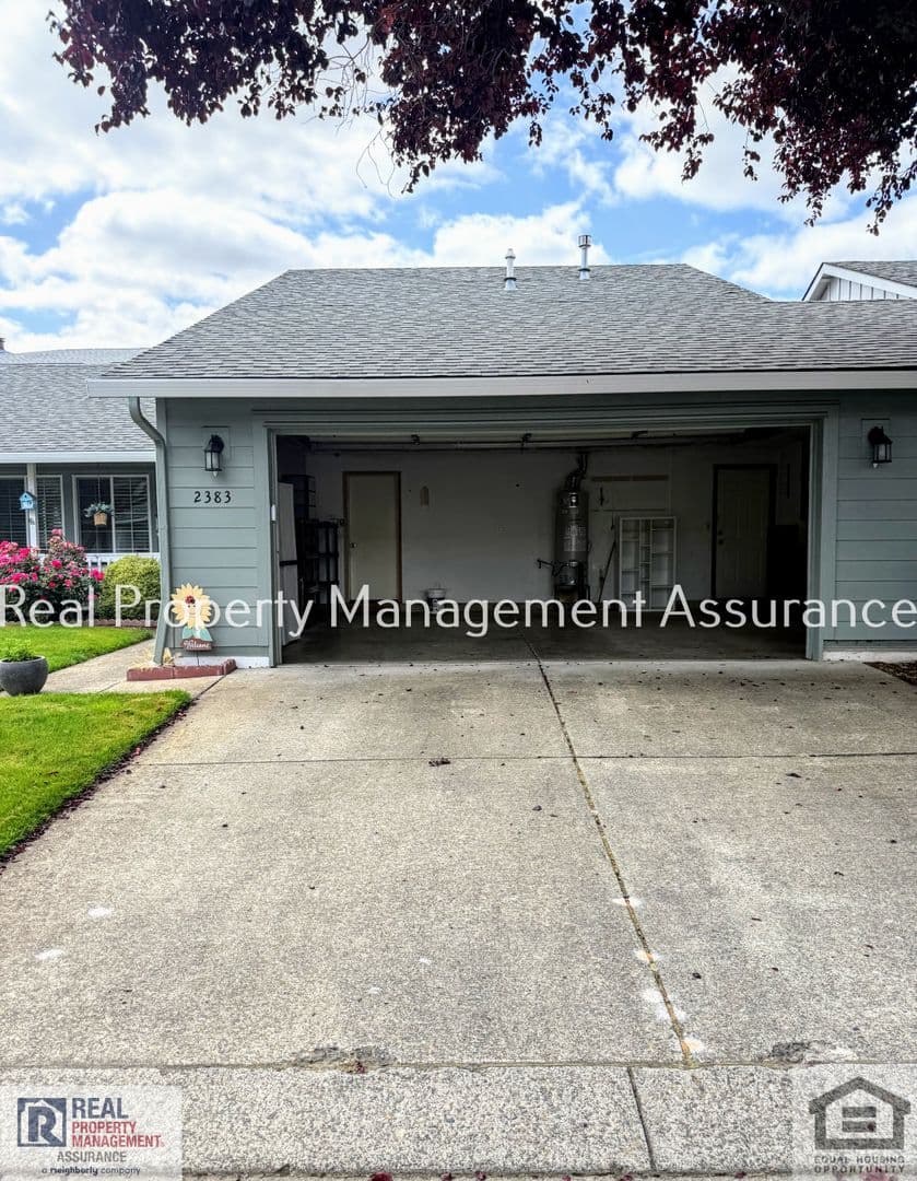 Hillsboro House: 2383 SE 61st Ln