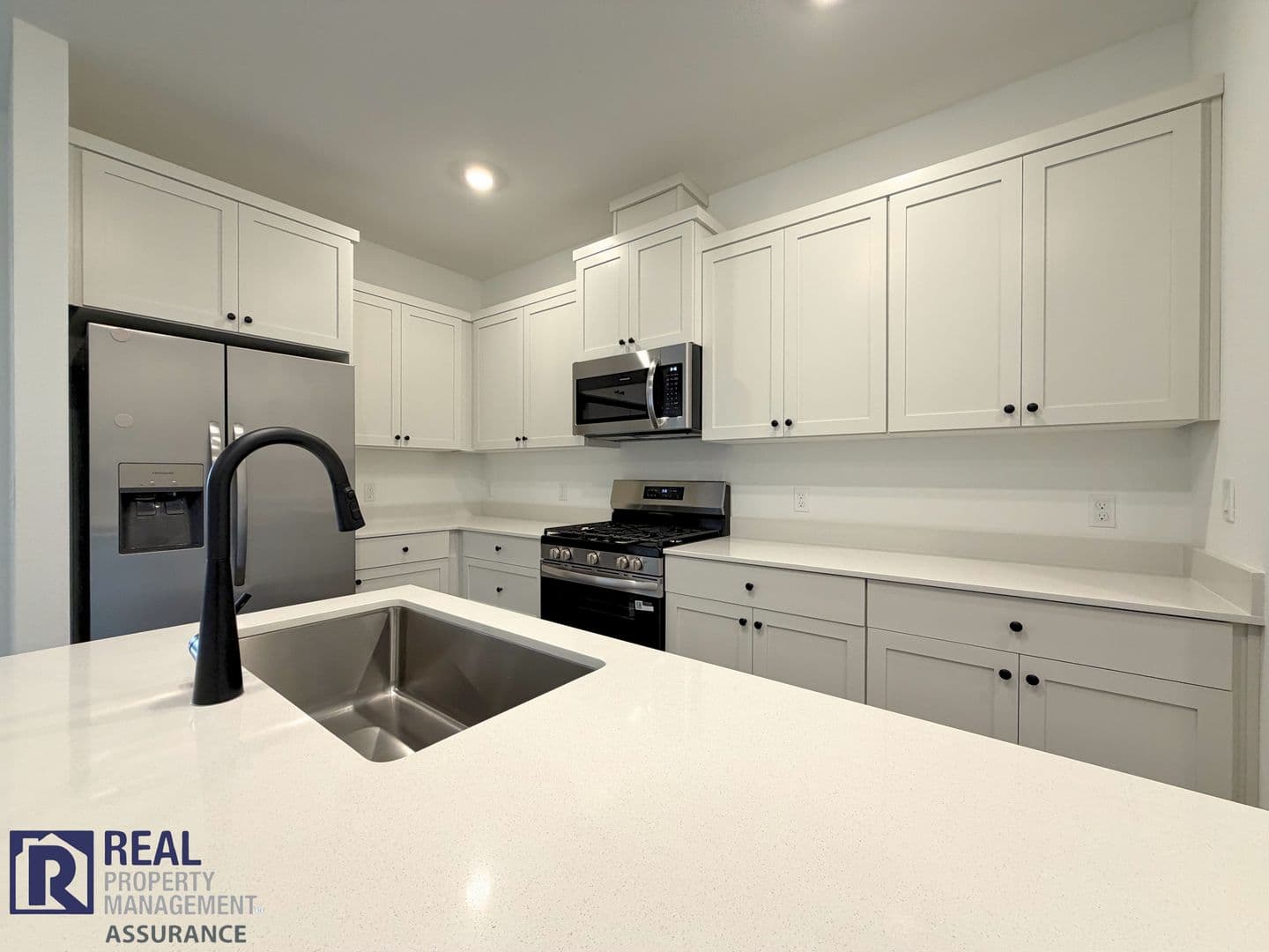 Woodburn Townhome: 521 Upland Ave