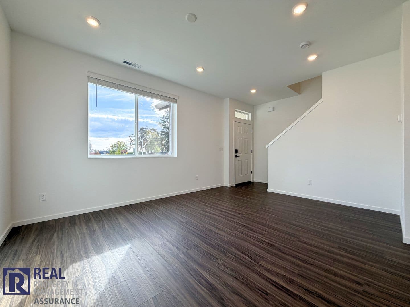 Woodburn Townhome: 521 Upland Ave