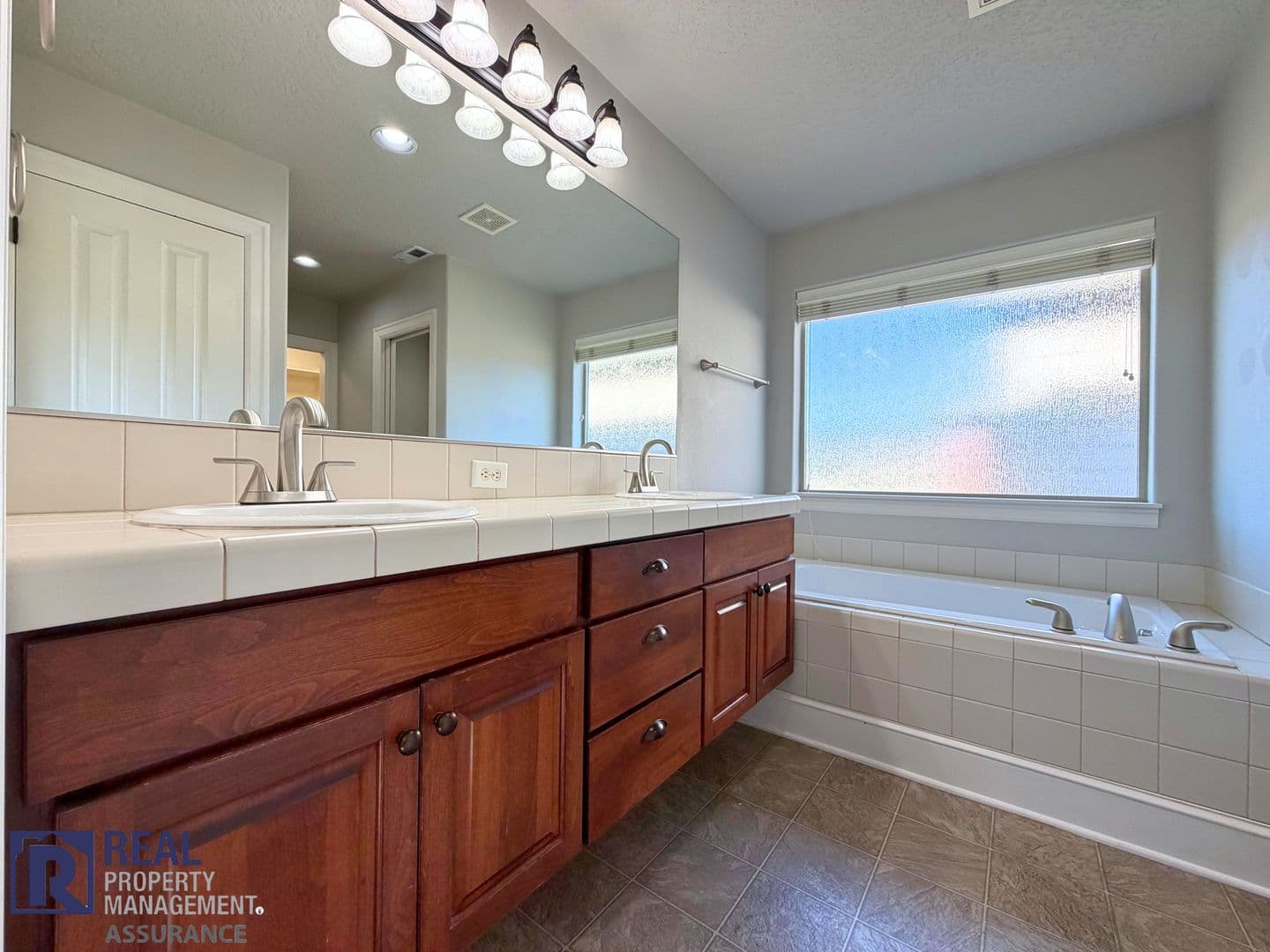 King City House: 17423 SW Montague Way