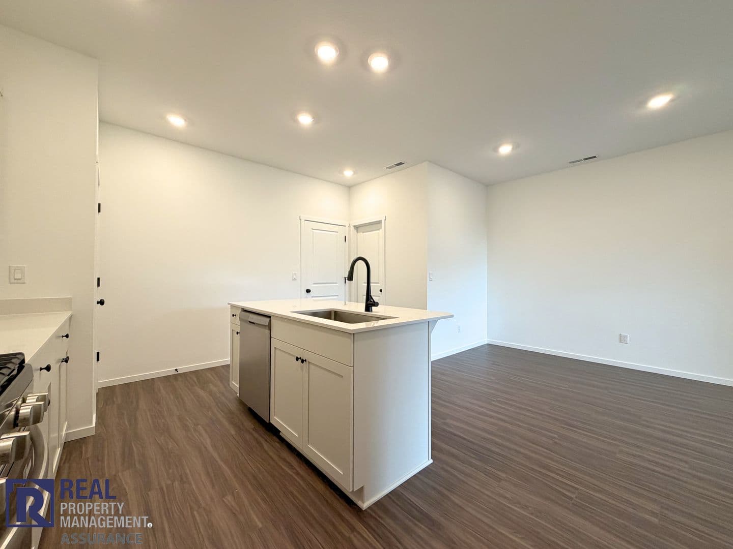 Woodburn Townhome: 521 Upland Ave