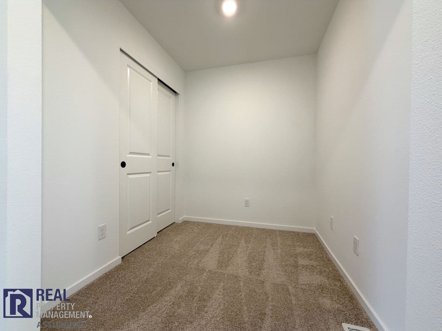 Woodburn Townhome: 521 Upland Ave