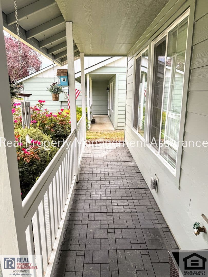 Hillsboro House: 2383 SE 61st Ln