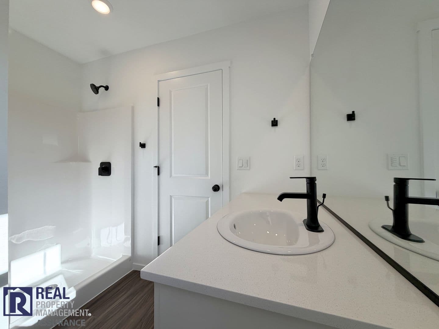 Woodburn Townhome: 521 Upland Ave