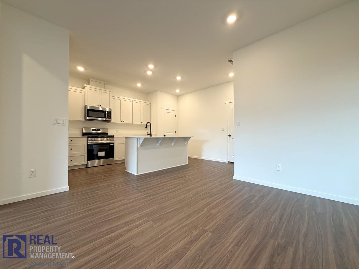 Woodburn Townhome: 521 Upland Ave