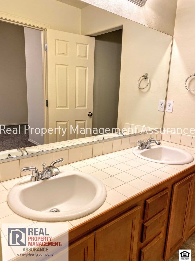 Beaverton Townhome: 17555 SW Rose Petal Lane