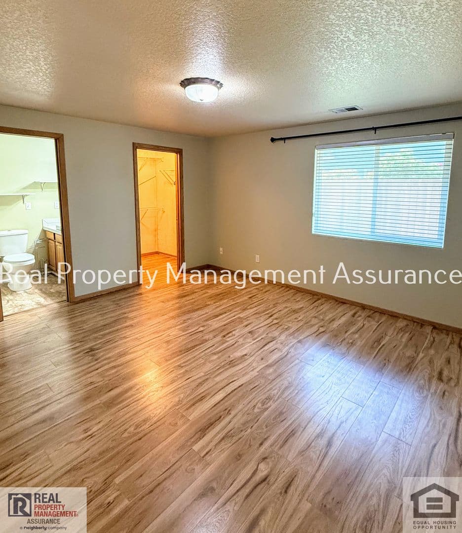 Hillsboro House: 2383 SE 61st Ln