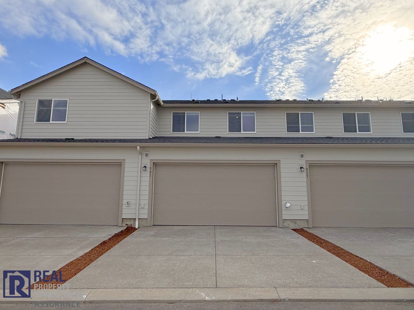 Woodburn Townhome: 521 Upland Ave