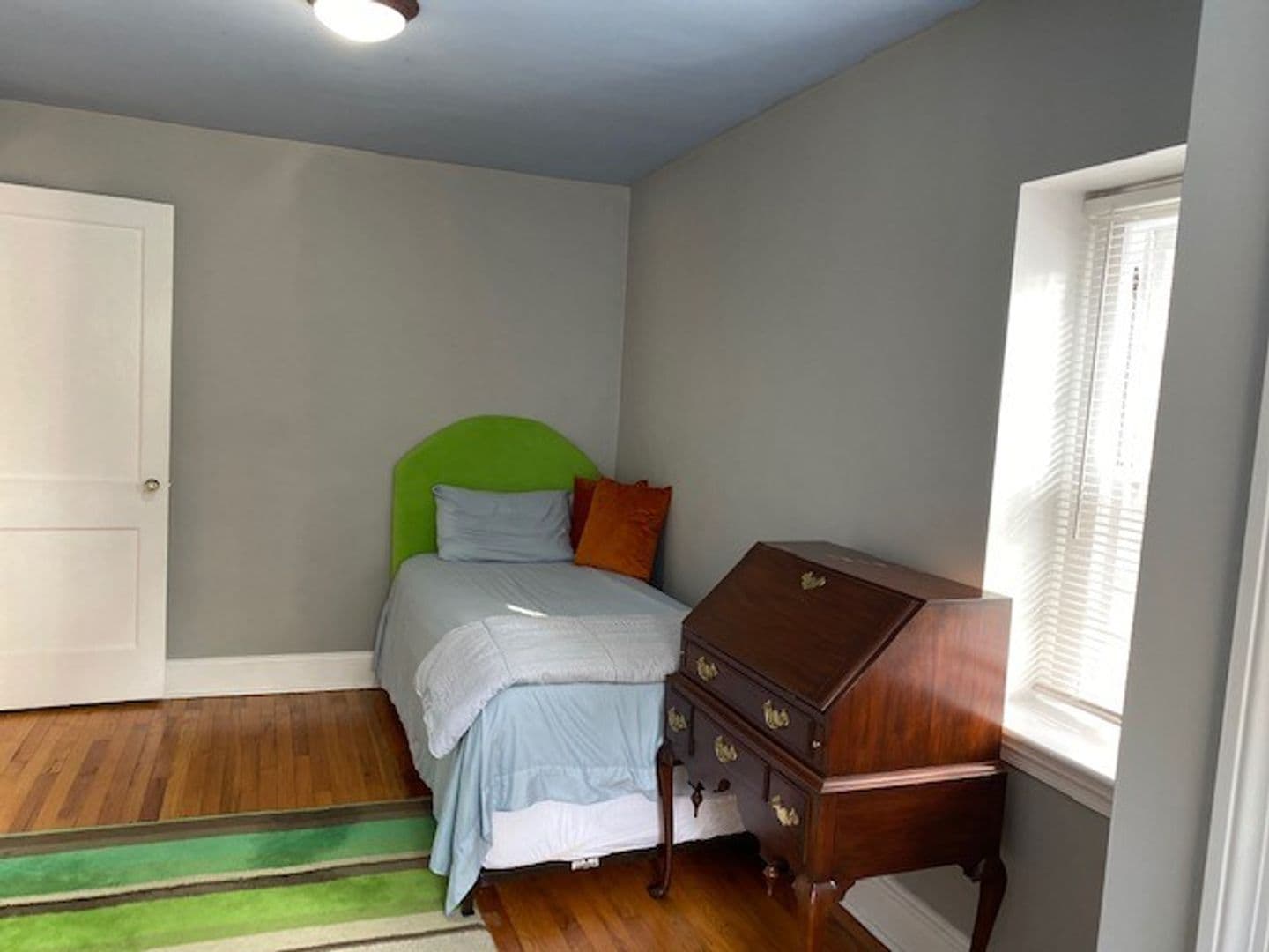Yardley House: 176 N Main St