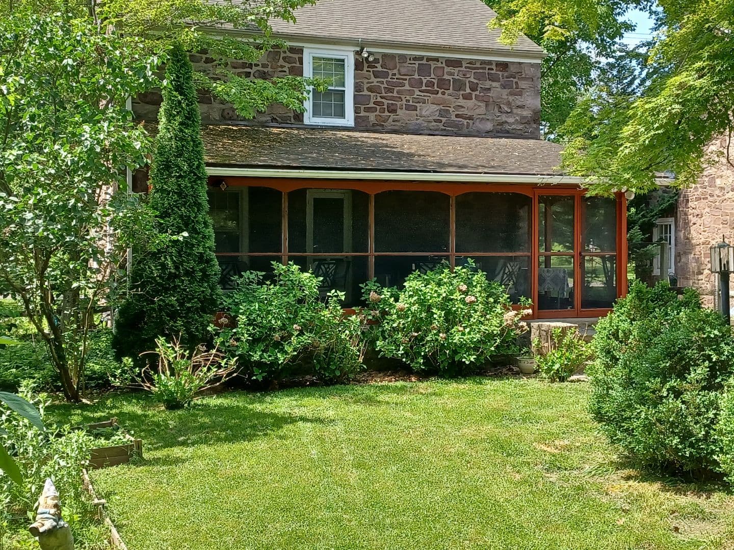 Yardley House: 176 N Main St