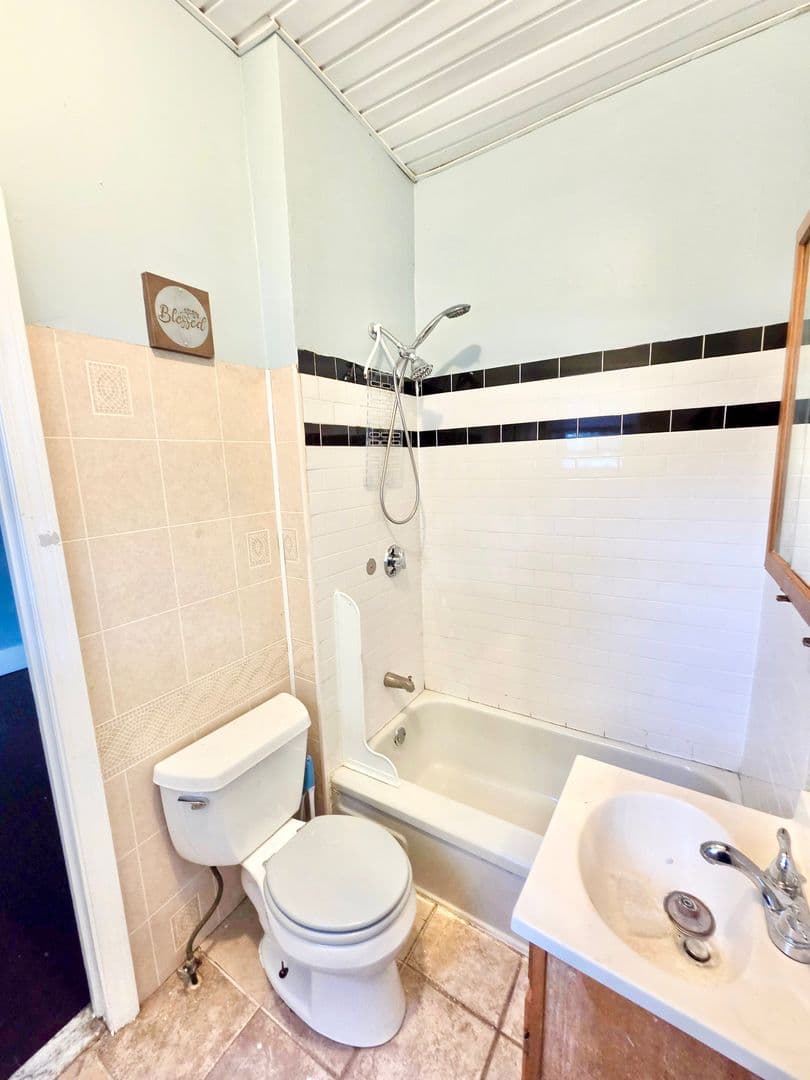 Providence Apartment: 97-99 Alverson Avenue
