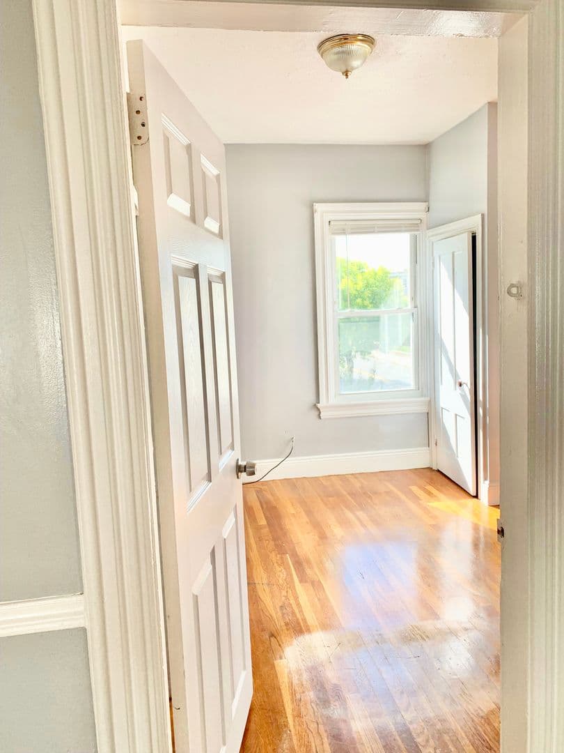 Providence Apartment: 72 Pocasset Avenue