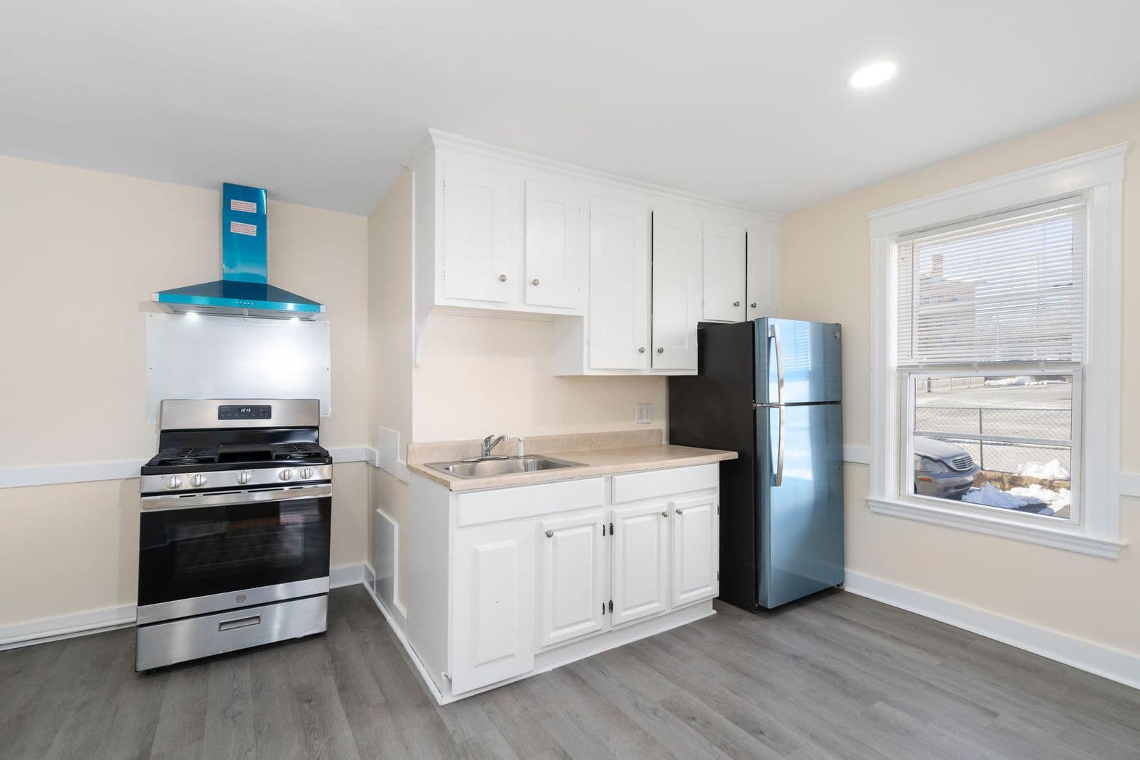 Central Falls Apartment: 1011 Dexter Street