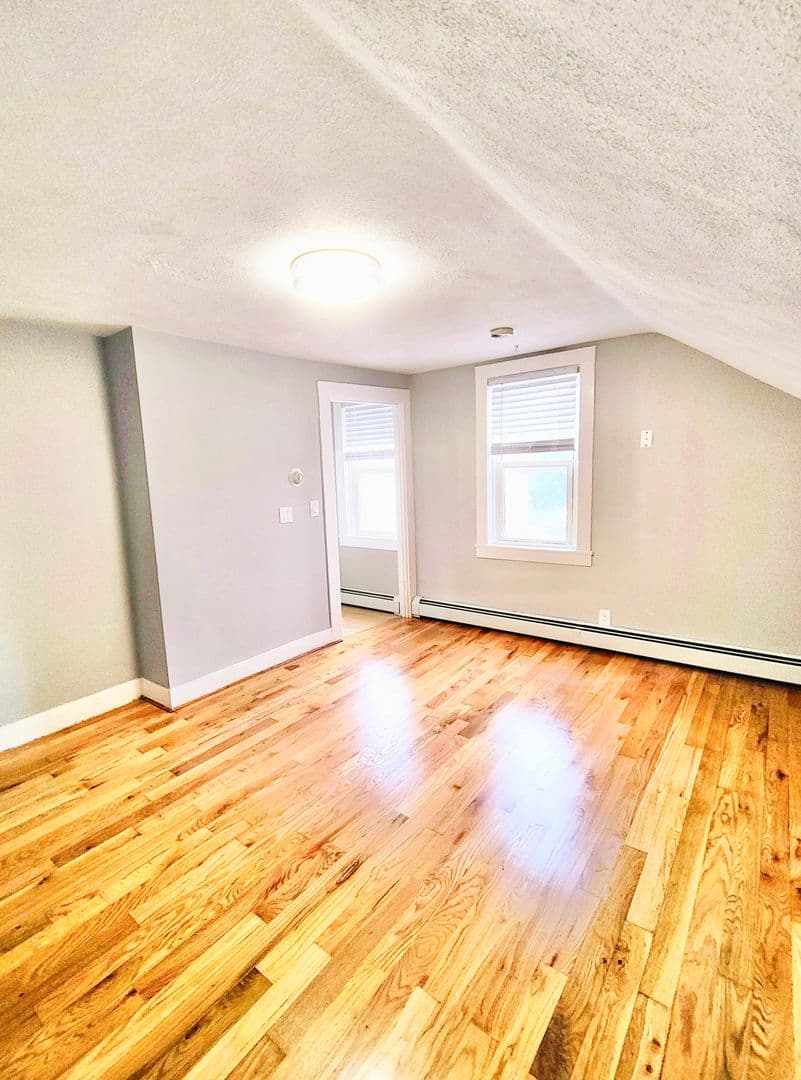 Pawtucket House: 107 Sterry Street