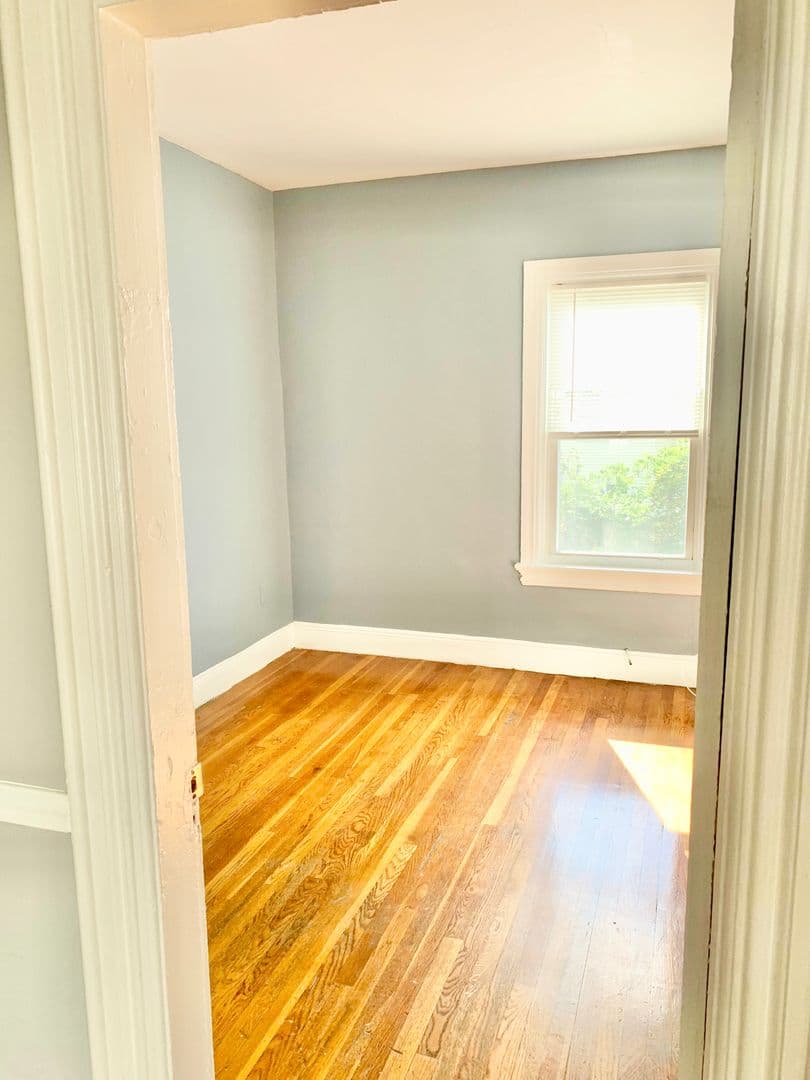 Providence Apartment: 72 Pocasset Avenue