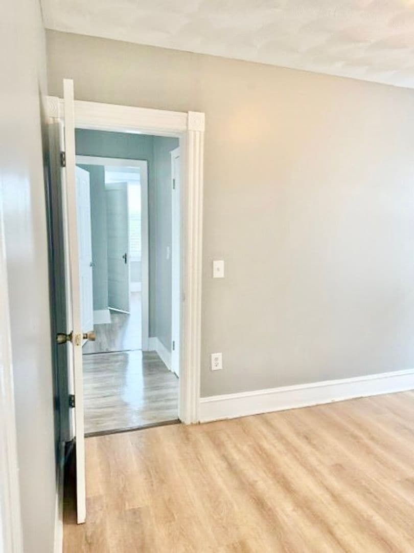 Providence Apartment: 457 Admiral Street