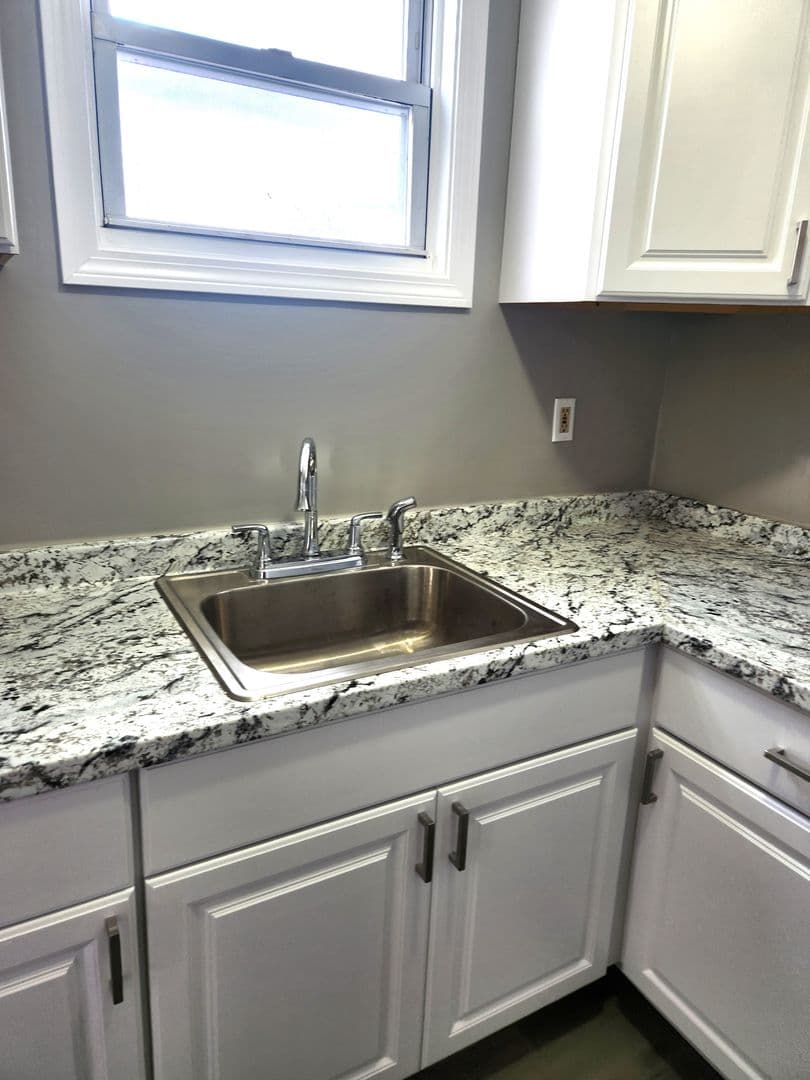 Pawtucket Apartment: 22 Lawn Avenue - Unit #2F