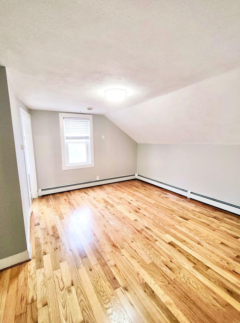 Pawtucket House: 107 Sterry Street