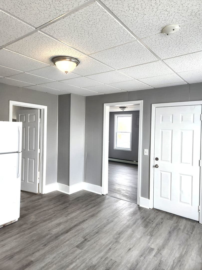 Pawtucket Apartment: 22 Lawn Avenue - Unit #2F