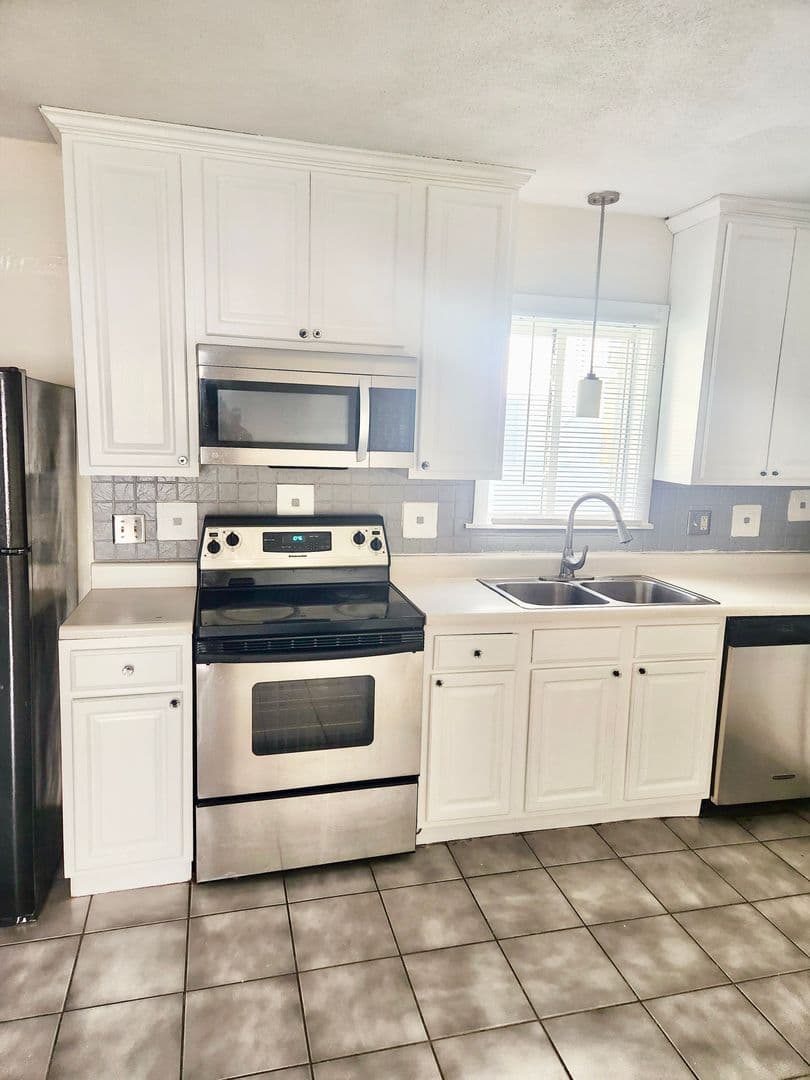 Lincoln Apartment: 44-46 Grove Street