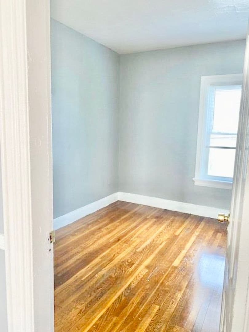 Providence Apartment: 72 Pocasset Avenue