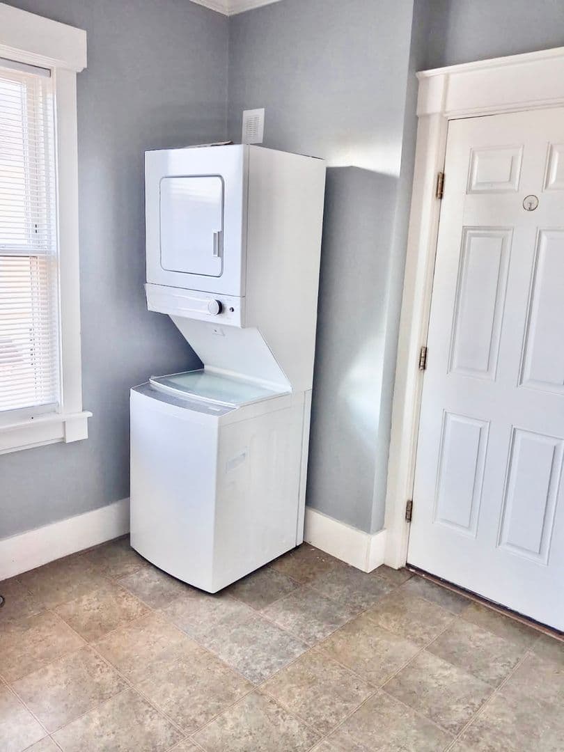Providence House: 12-14 Enfield Avenue Unit 2