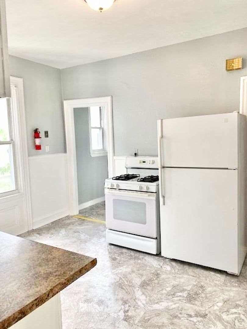 Providence Apartment: 72 Pocasset Avenue