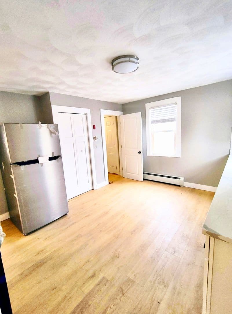 Pawtucket House: 107 Sterry Street