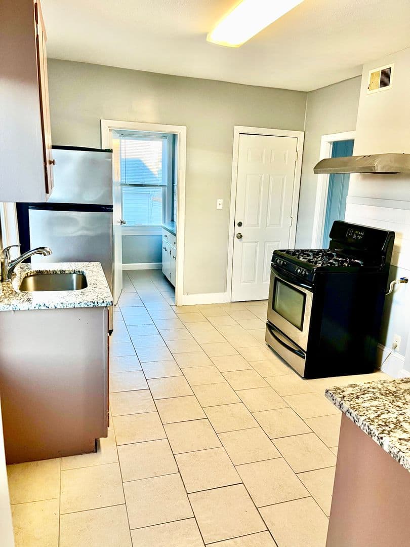 Attleboro Apartment: 19 Mechanic Street