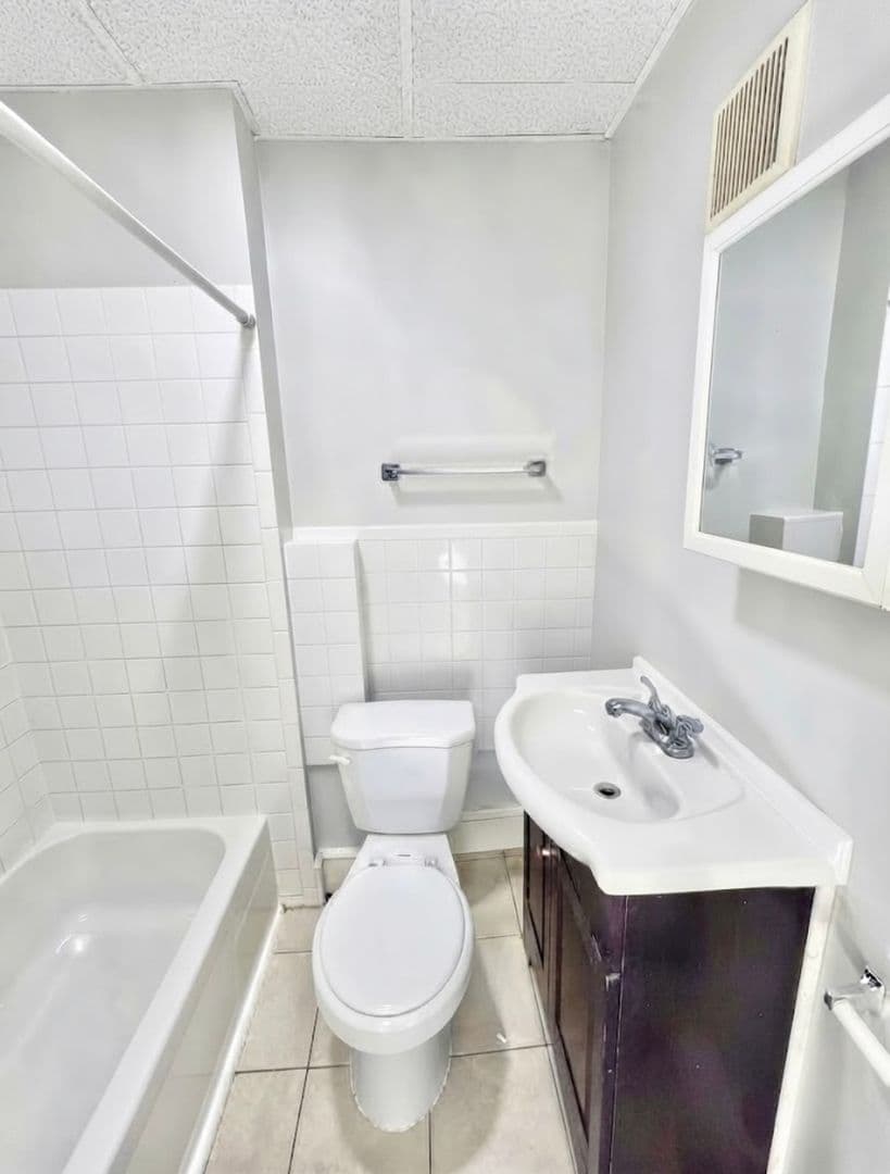 Pawtucket Apartment: 31 Beecher Street
