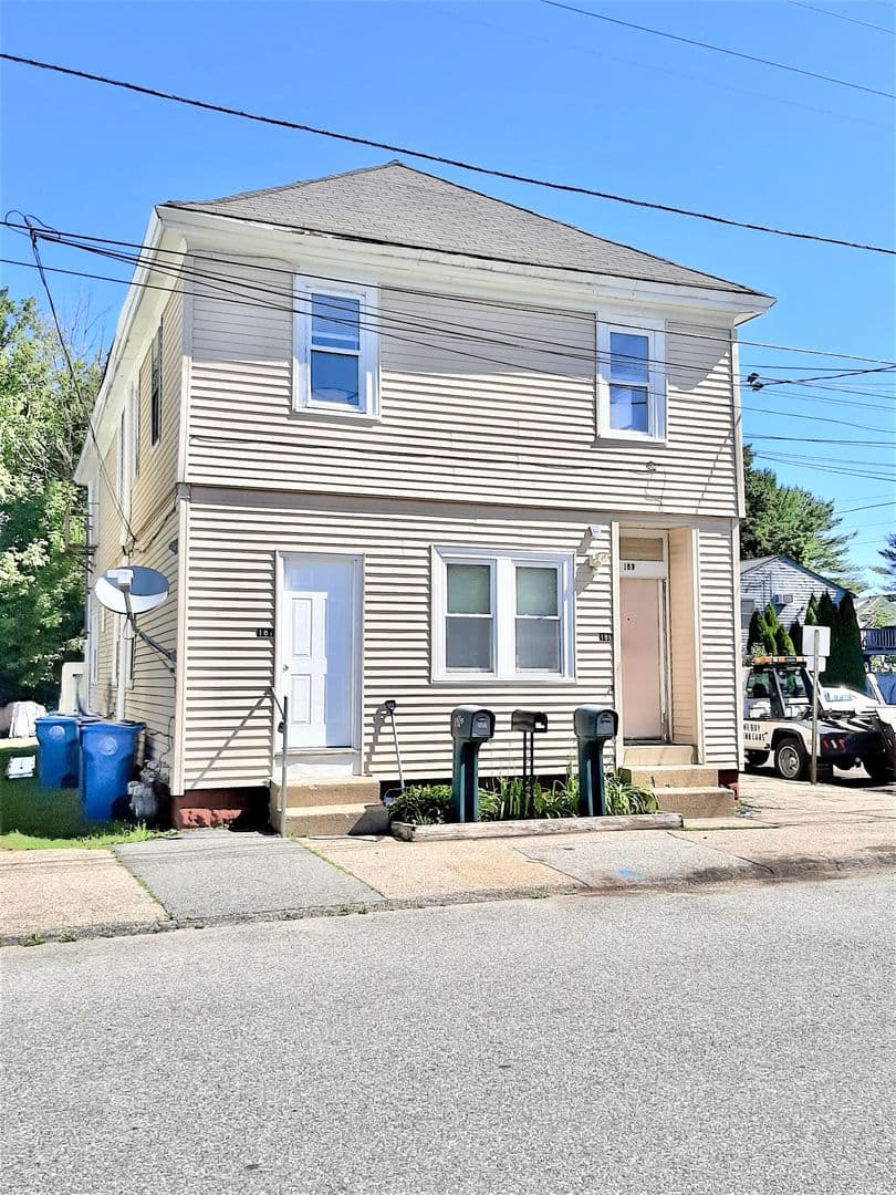 Cranston Apartment: 187-189 Third Street