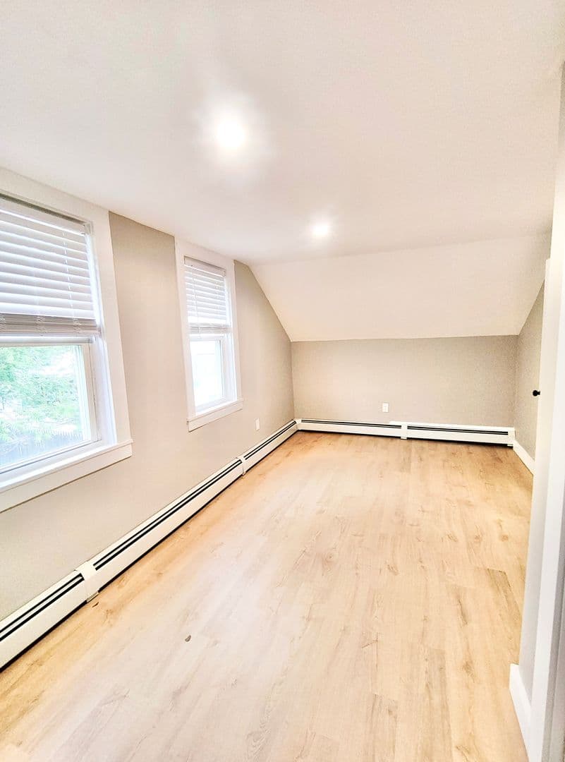 Pawtucket House: 107 Sterry Street