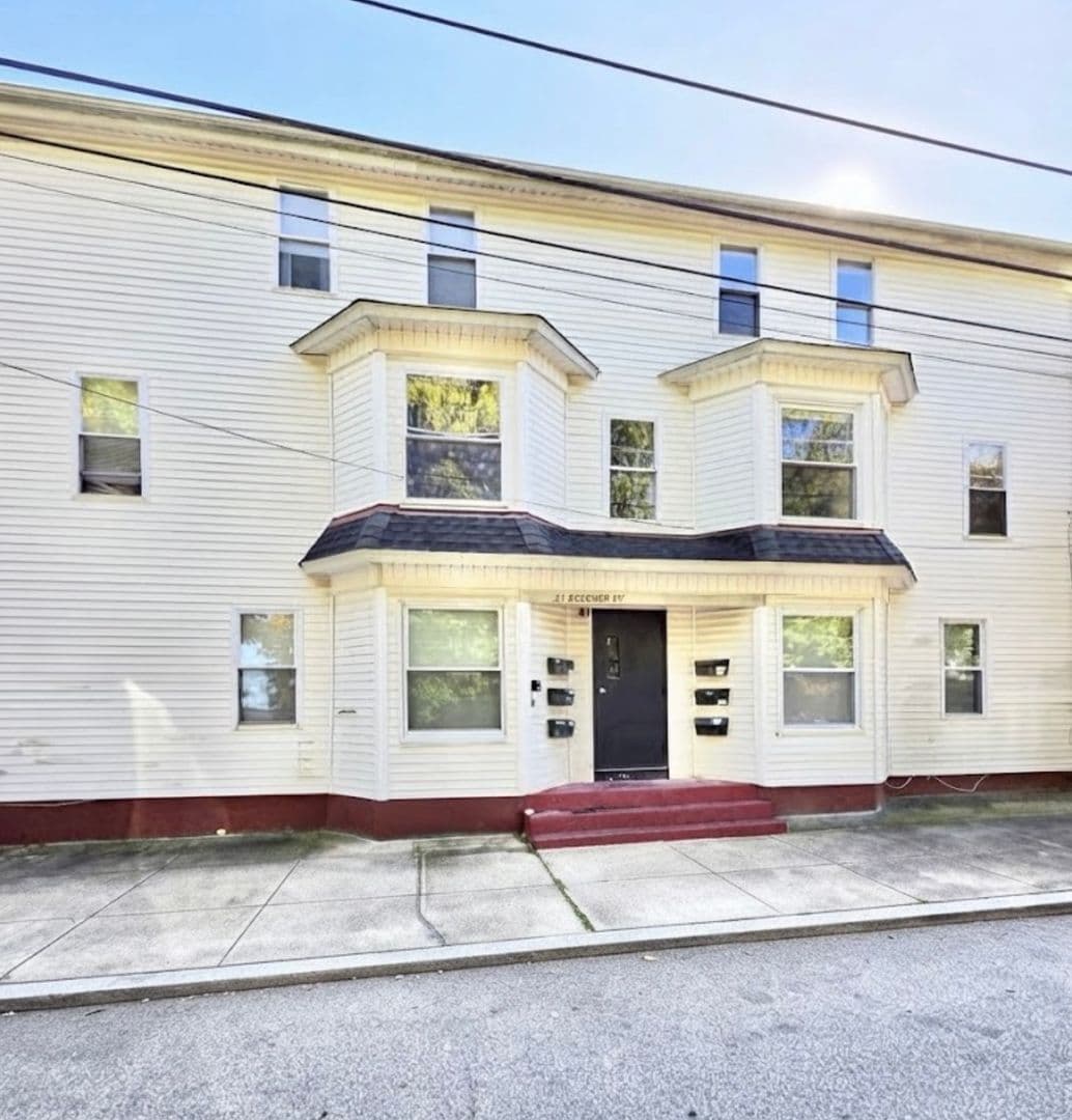 Pawtucket Apartment: 31 Beecher Street