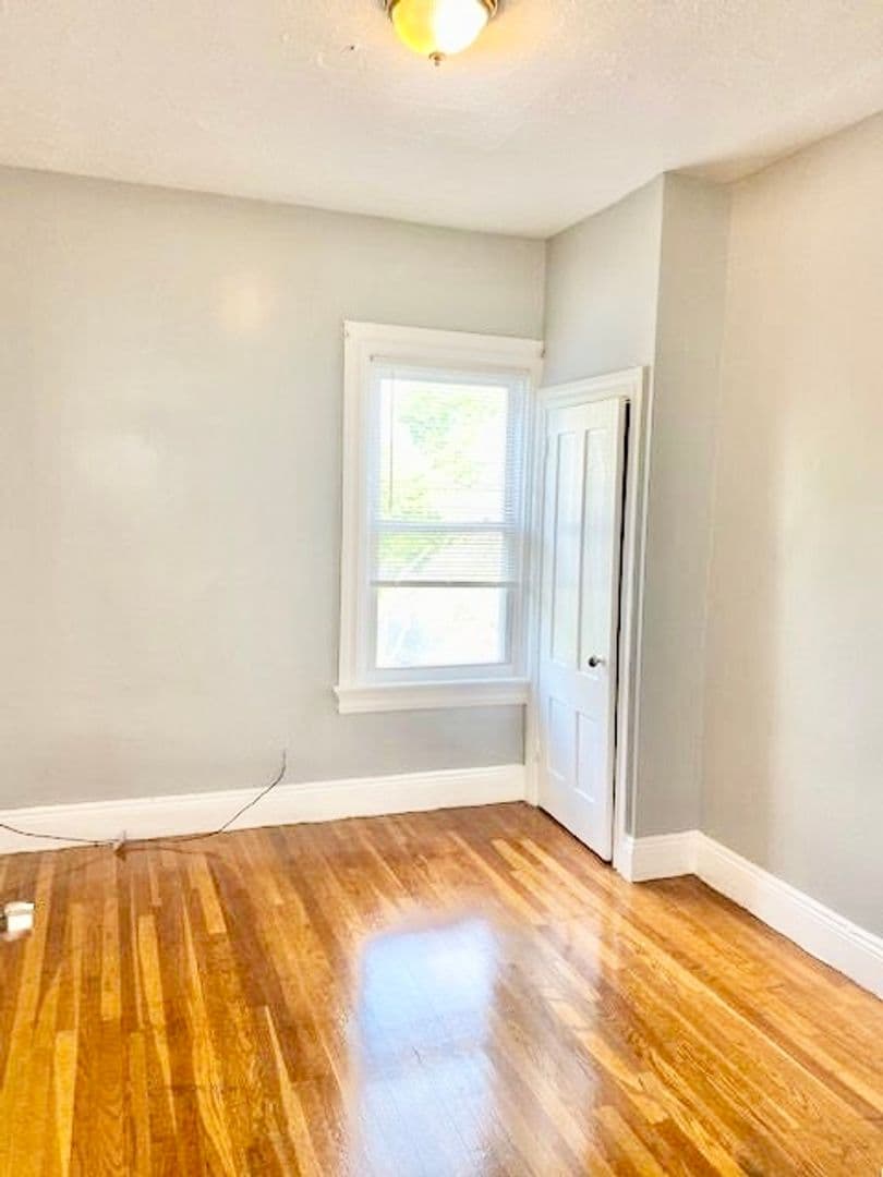 Providence Apartment: 72 Pocasset Avenue
