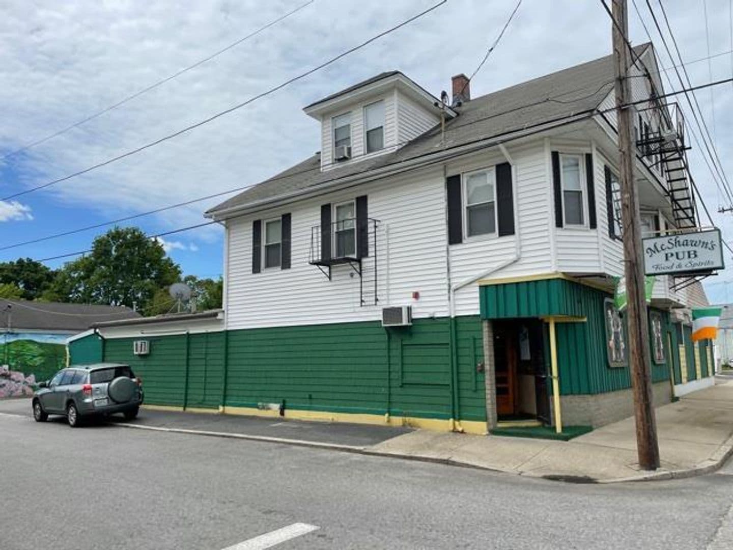 Cranston Apartment: 1340 Cranston Street, 1st Floor Front