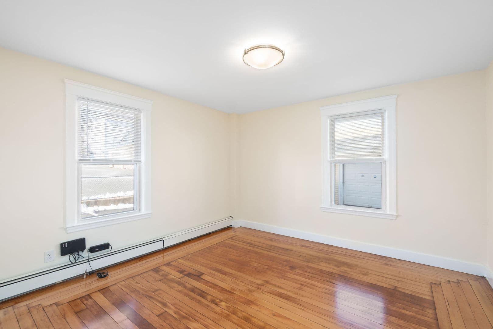 Central Falls Apartment: 1011 Dexter Street