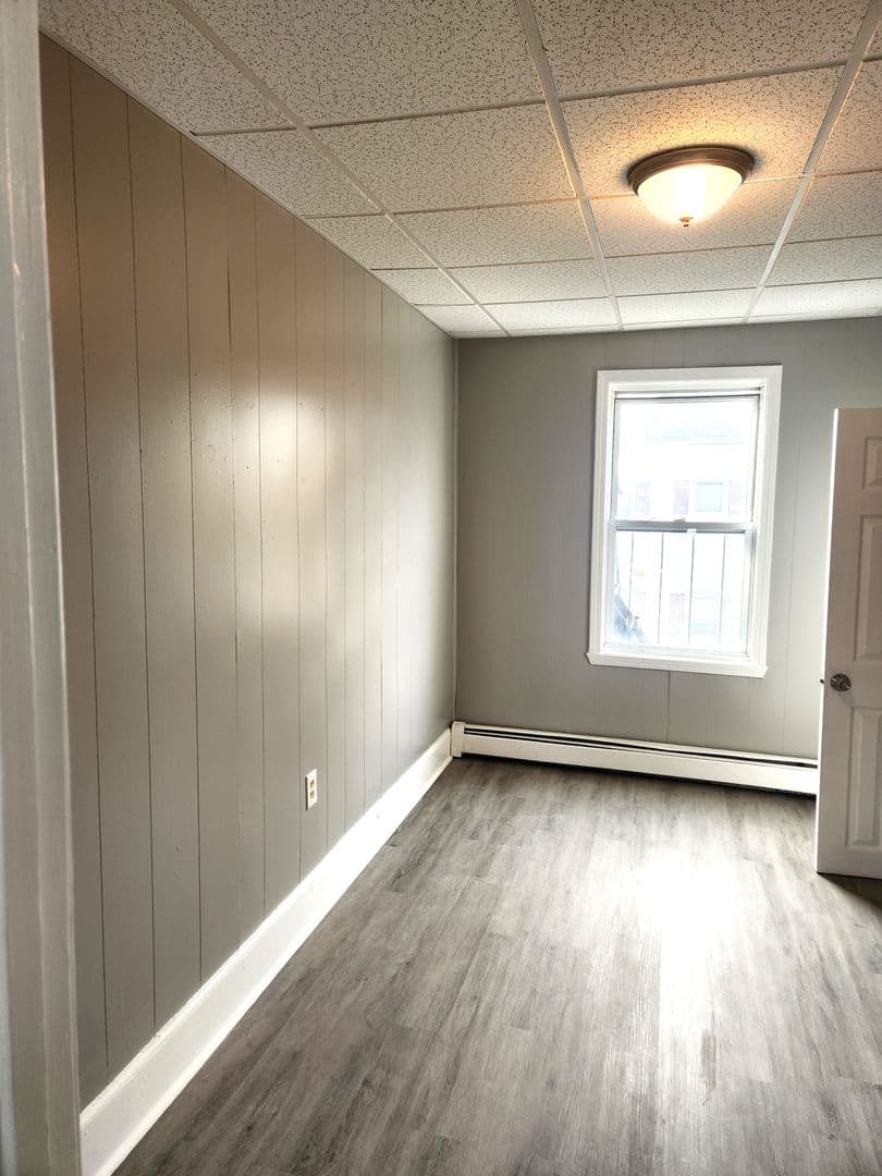 Pawtucket Apartment: 22 Lawn Avenue - Unit #2F
