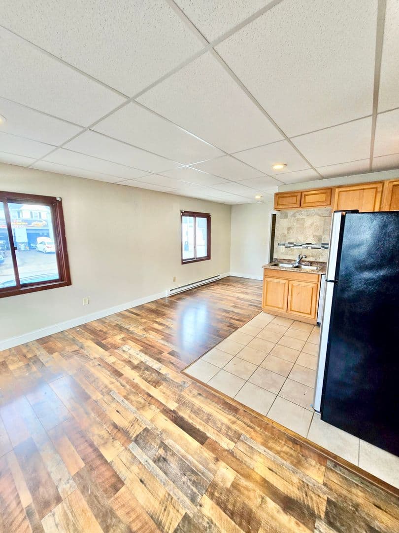 Cranston Apartment: 1340 Cranston Street, 1st Floor Front