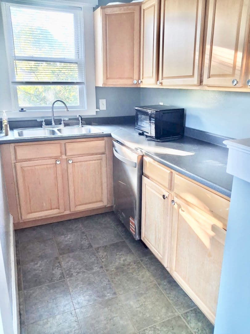 Providence House: 12-14 Enfield Avenue Unit 2