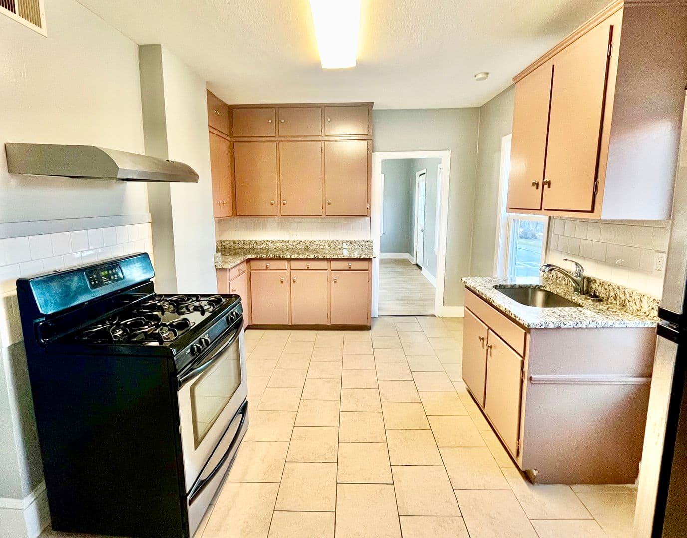Attleboro Apartment: 19 Mechanic Street
