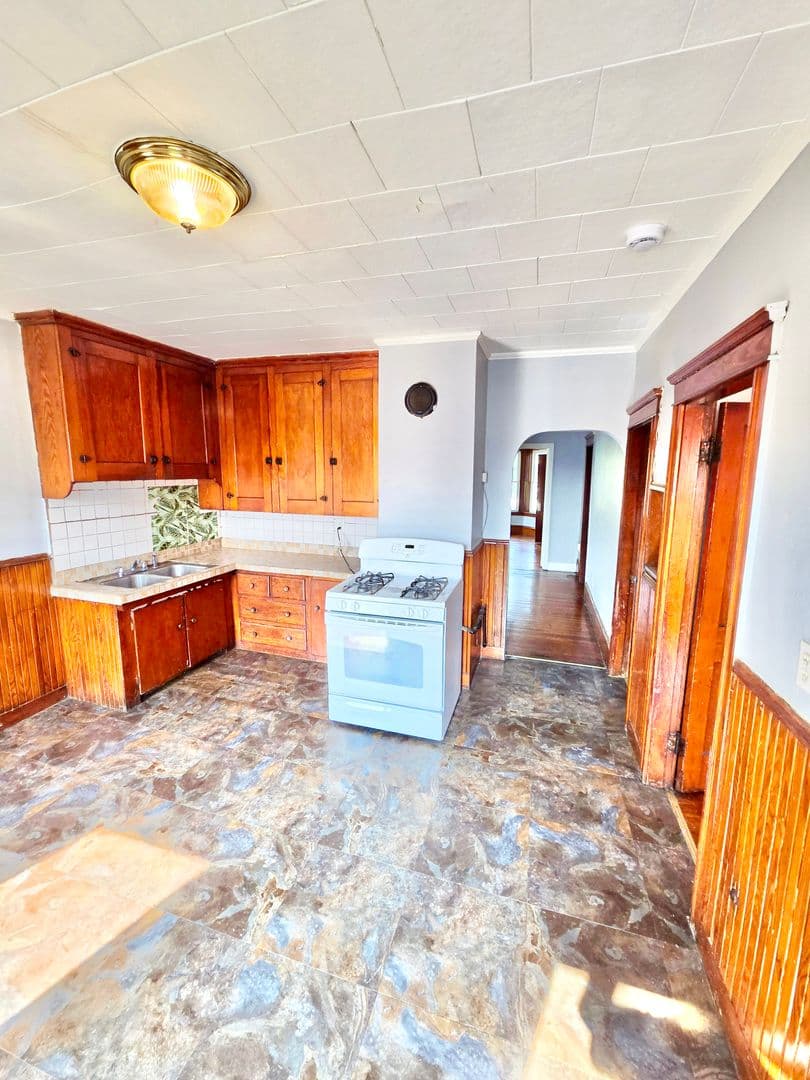 Woonsocket Apartment: 212 Welles Street